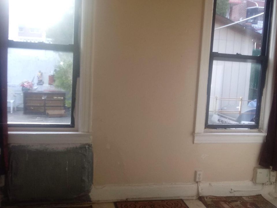 1st image of 2551 Hering Ave