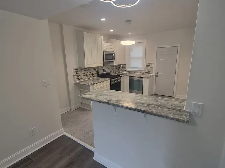 6010 N Lambert St — Photo 1