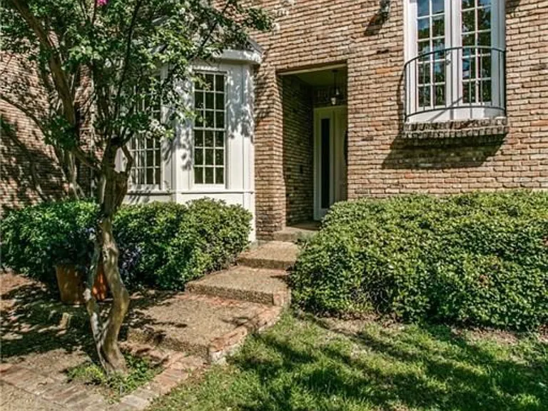 4110 Lovers Ln — Photo 9