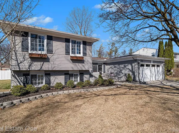 5156 Tyler Dr, Troy, MI 48085