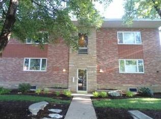 203 Monclay Ct APT 2E, Kirkwood, MO 63122