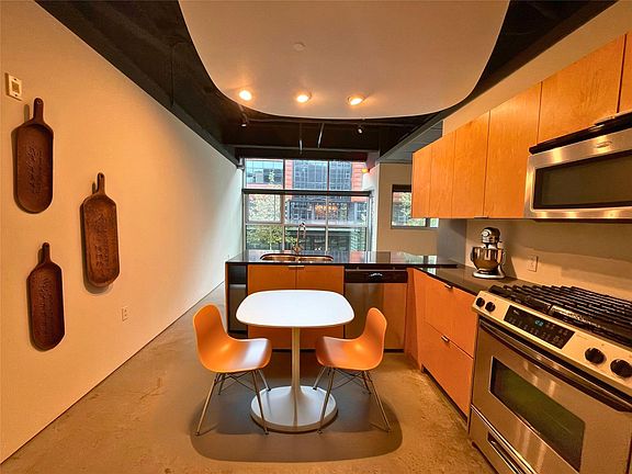 3rd image of 601 E Brushy St #204