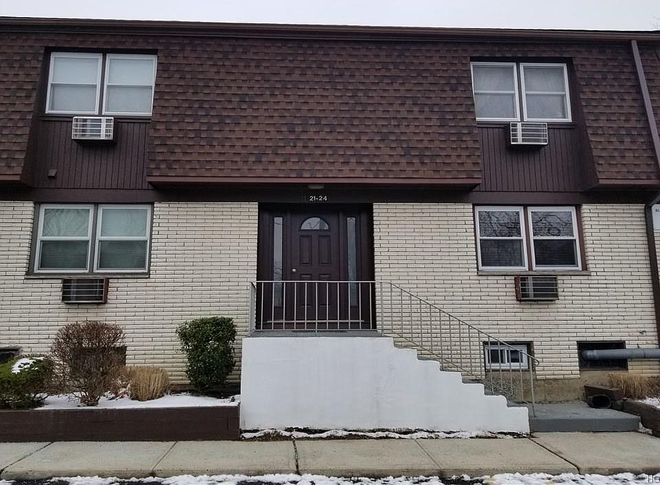 1st image of 11-22 22 Oxford Dr