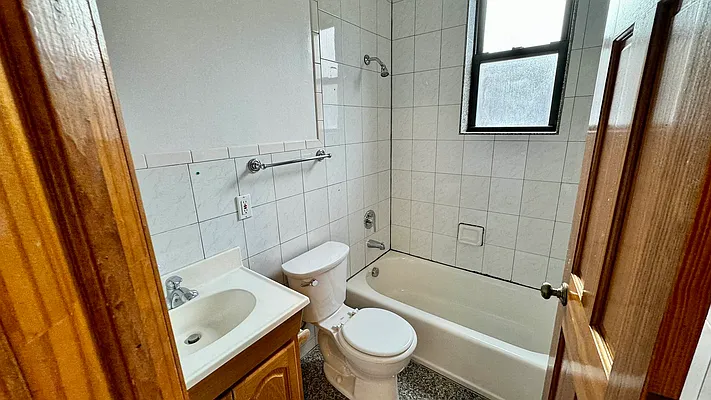 Rented by HOLTON REAL ESTATE INC. | media 18