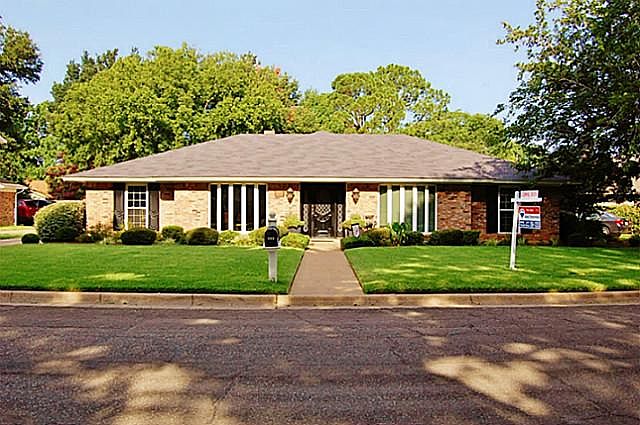 1st image of 1808 Lakeside Dr