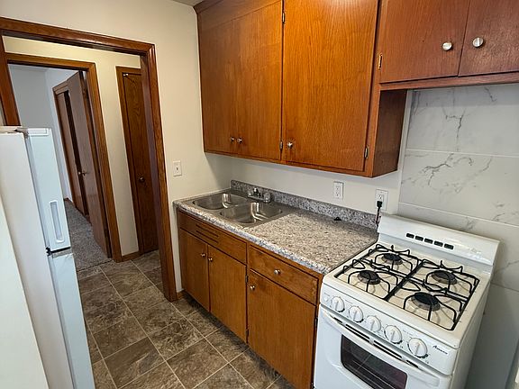 3rd image of 5121 University Ave NE #101
