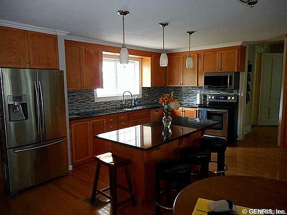 4th image of 51 Gilbert St