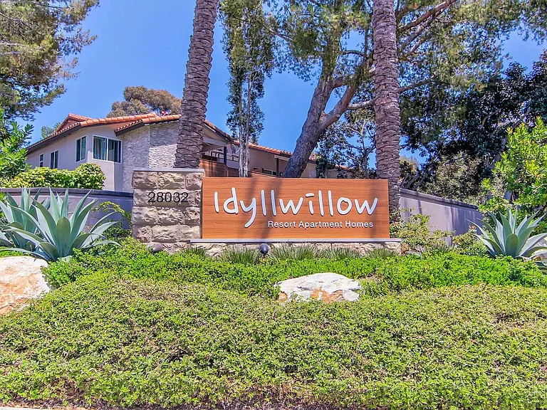 Idyllwillow Sign