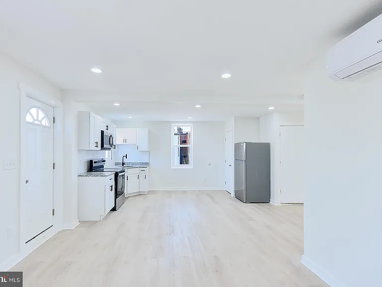 2330 Bryant Ave #4 — Photo 6