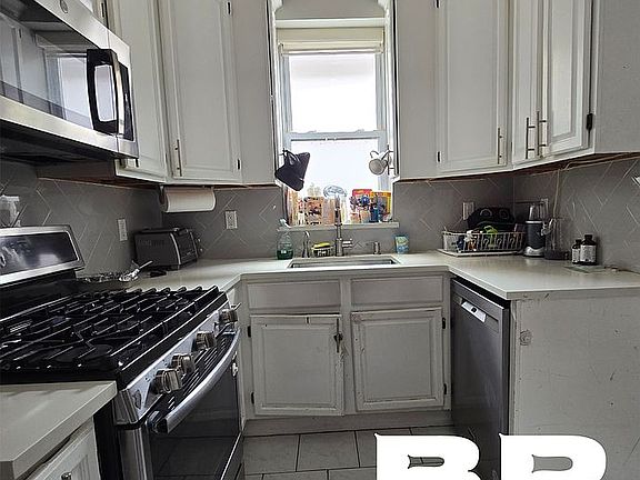 5th image of 303 Avenue N