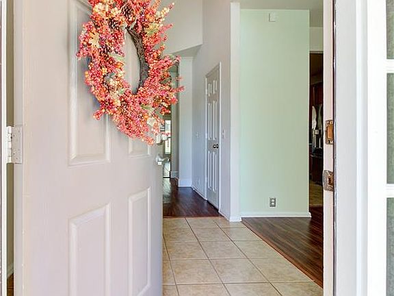 4th image of 292 Sweet Gum Dr