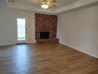 3rd image of 6618 Parkview Ln