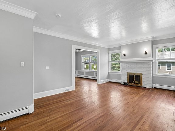 4th image of 26 Howe Ave #2