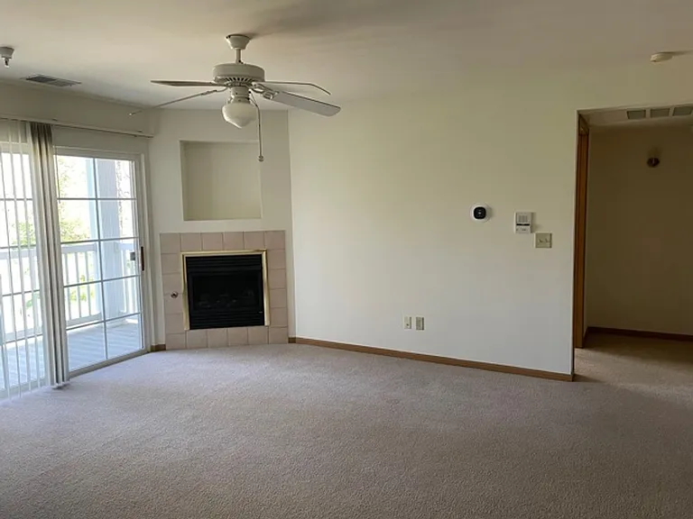 Hollow Creek IV Apartments — Photo 3