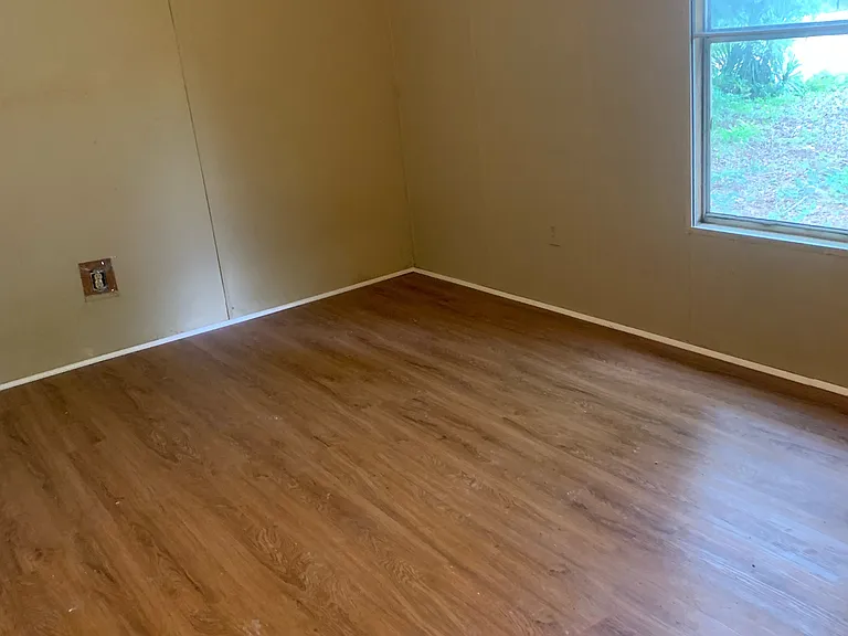 115 Anthony Dr — Photo 3
