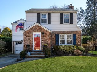 212 Fernwood Ter, Garden City, NY 11530