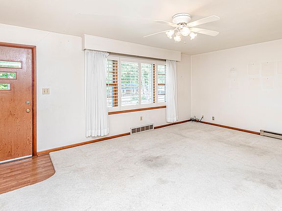 3rd image of 2303 S Country Club Dr
