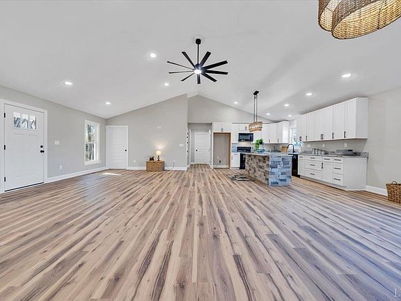 3rd image of 107 Ridge Dr