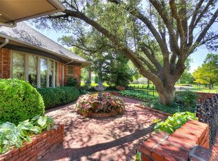 7300 Nichols Rd, Nichols Hills, OK 73120