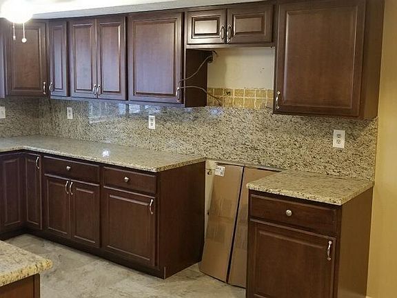 4th image of 2027 Crestover Cir
