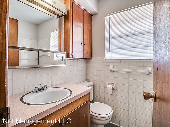 5th image of 821 Drake Dr