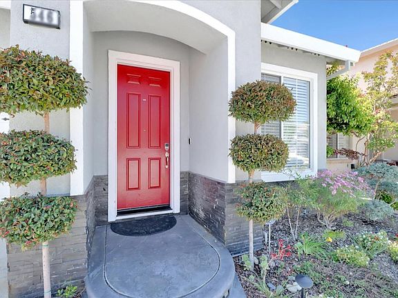4th image of 546 Giles Way