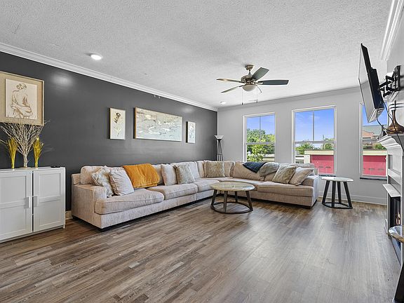 2nd image of 1436 Indianola Ave