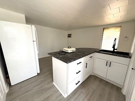 2nd image of 1002 50th Avenue Dr W #3