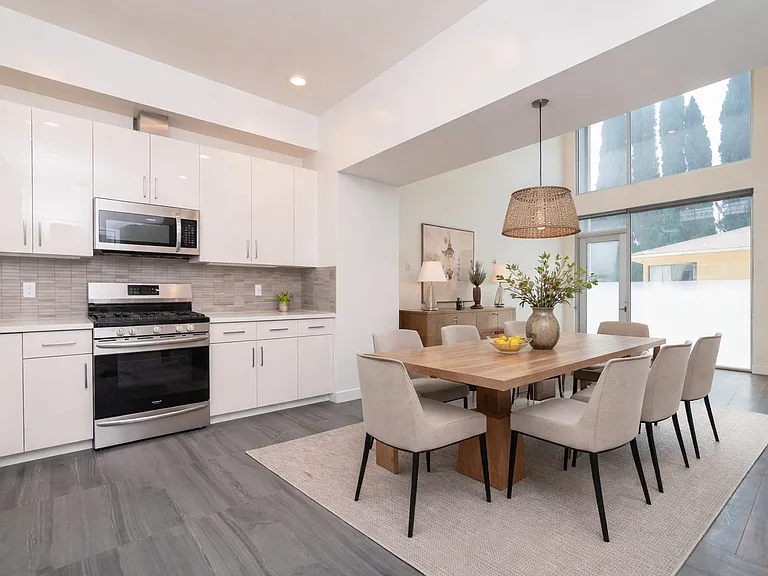 6016 W Beachwood Ln — Photo 2