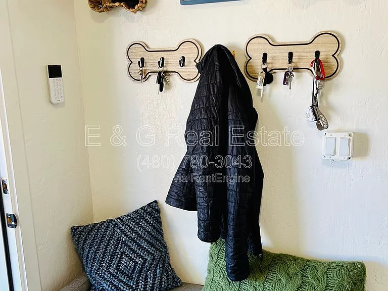 1711 W Montecito Ave — Photo 4