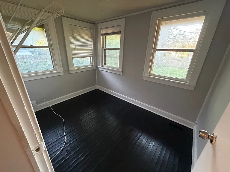 5839 Wabash Ave — Photo 4