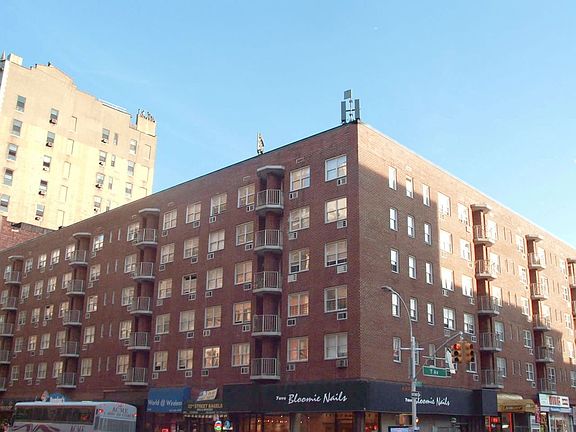 5th image of 170 W 23rd St APT 3J