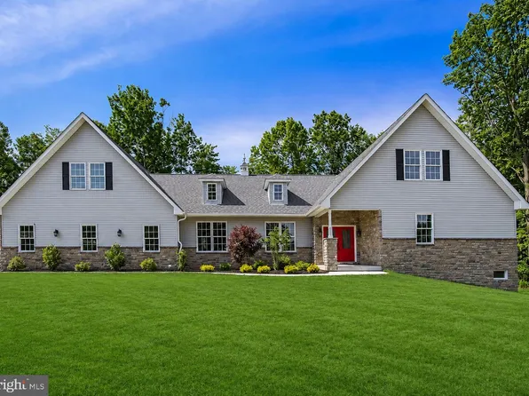 2640 Eagle Ln, Hellertown, PA 18055