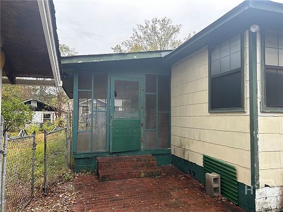 3rd image of 416 Pinehurst Place