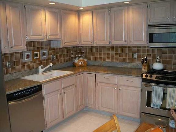 5th image of 1004 Hillsboro Cove Cir