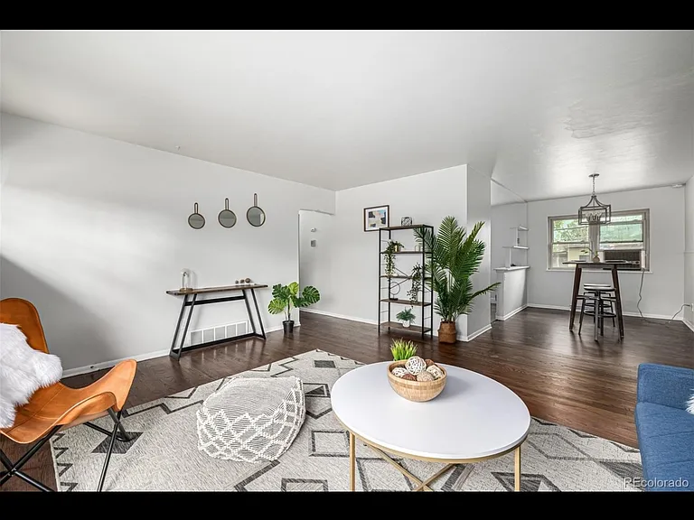 2732 S Grove St — Photo 5