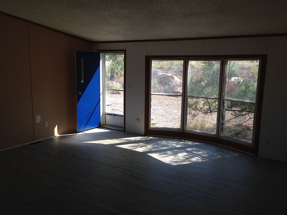 2nd image of 3211 Roberts Dr