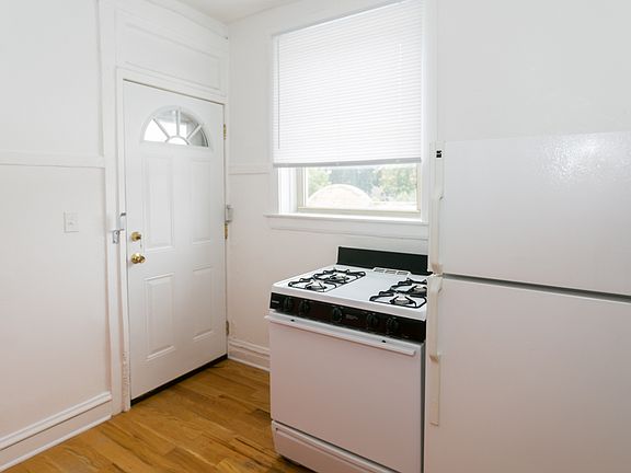 4th image of 558 W Aldine Ave APT 2N