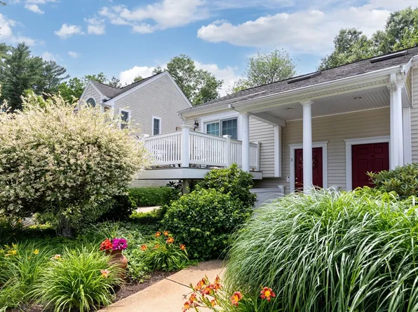 235 Carver Rd APT 3, Plymouth, MA 02360