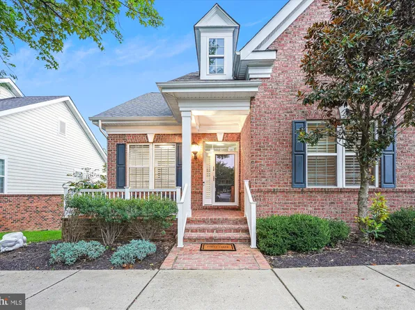 12 Steeplechase Dr, La Plata, MD 20646