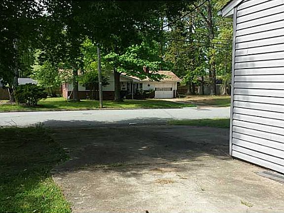 5th image of 84 Rexford Dr