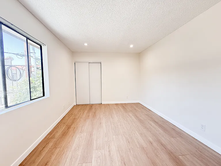 517 Fischer St #5 — Photo 11