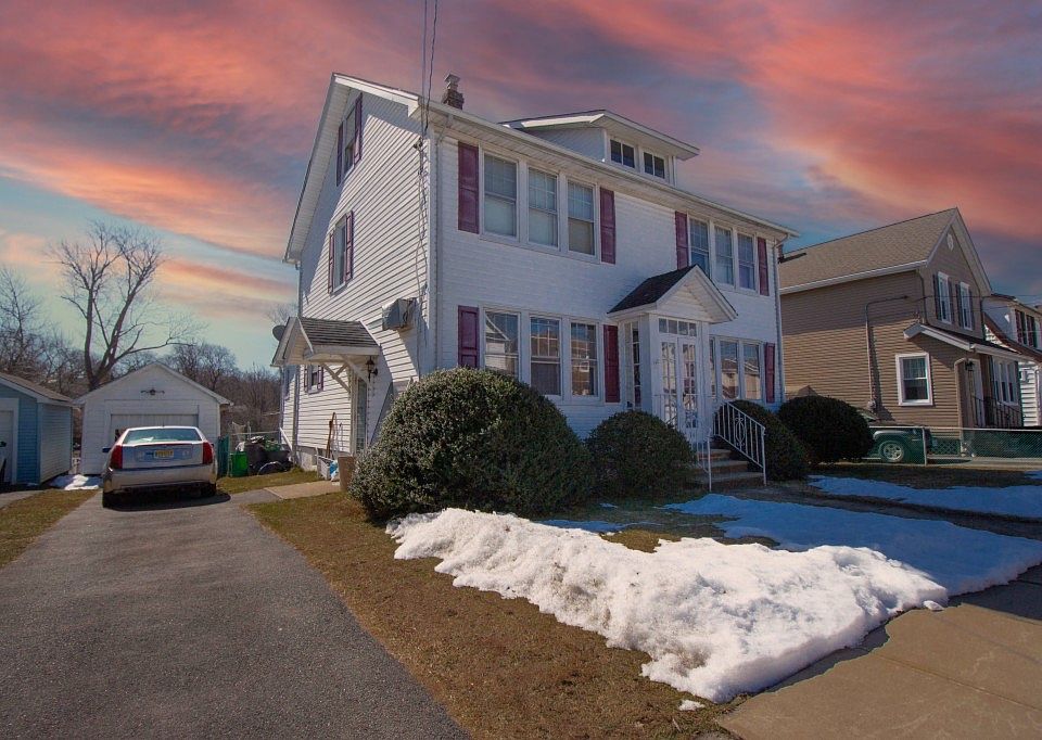 1st image of 141 Lakeside Dr
