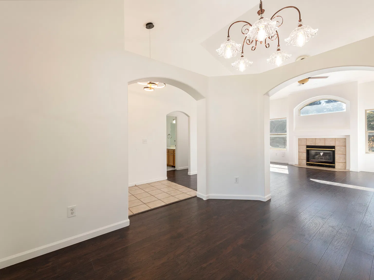 3 bed, 3000 sqft, $2,800 — Photo 2