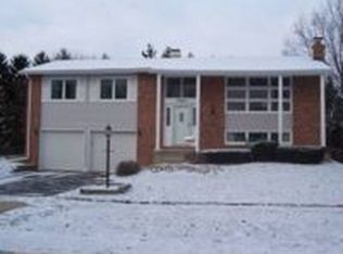 3890 N Firestone Dr, Hoffman Estates, IL 60192