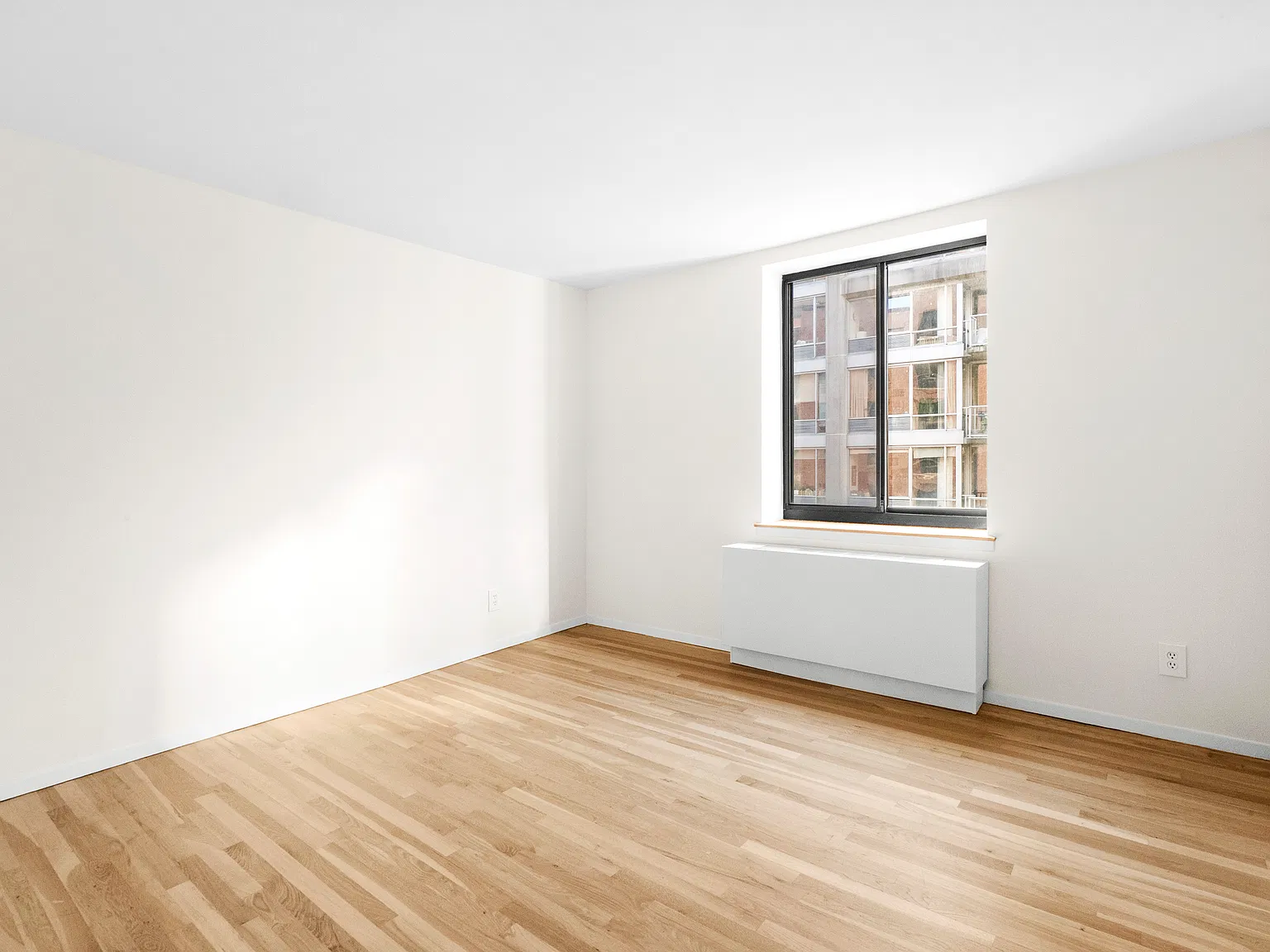 445 West 19th Street — Photo 2