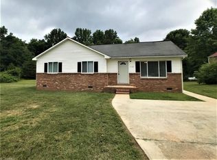 709 Essex Rd, Winston Salem, NC 27105
