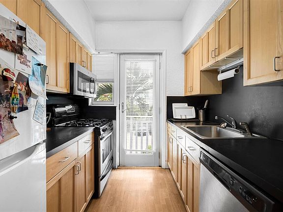 3rd image of 1840 James Ave APT 19