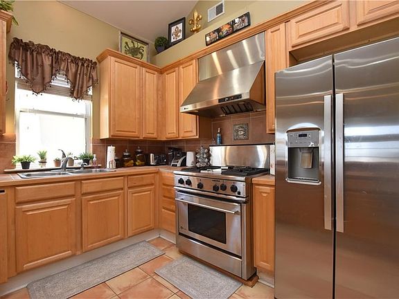 4th image of 1413 Royal Palm Dr APT E
