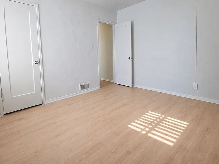 605 Kelton Ave — Photo 55